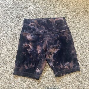 Lululemon women’s size 6 align biker short